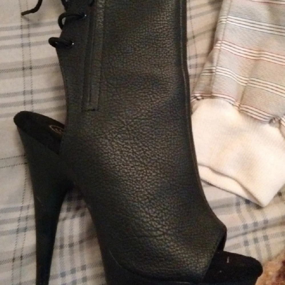 Pleaser - Picture 2 of 2